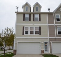 Building Photo - 2 Bedroom Ankeny Townhome Available Novemb...