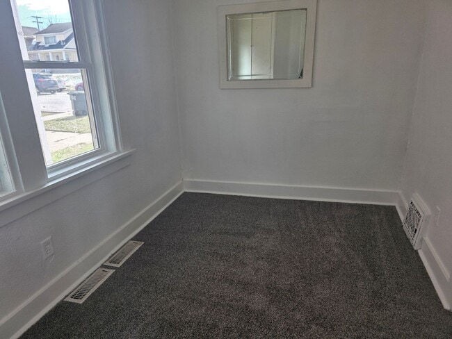 Building Photo - 313 E Ewing Ave