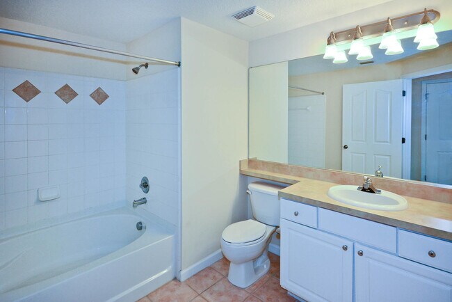 Building Photo - 6203 Myrtlewood Cir W