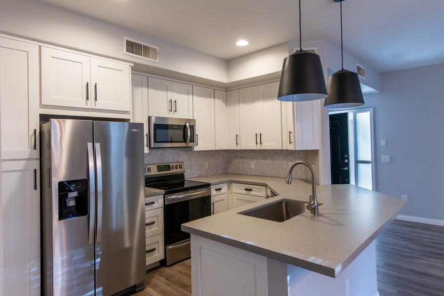 Building Photo - 9550 E Thunderbird Rd