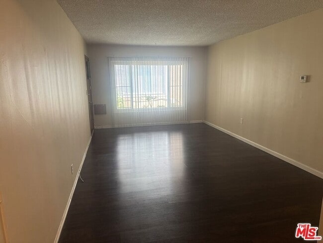 Building Photo - 10432 Crenshaw Blvd