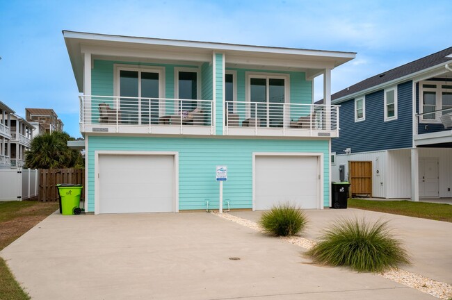 Building Photo - PET FRIENDLY SEASONAL RENTAL WITH OCEAN VIEW