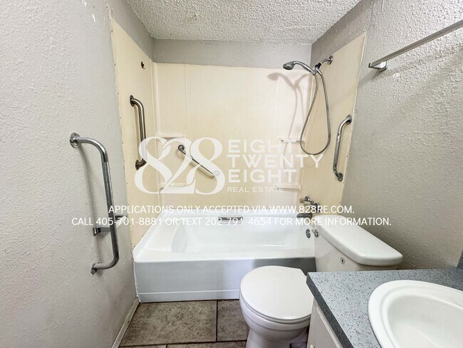 Building Photo - 1/2 OFF 1st MONTH'S RENT MOVE IN SPECIAL! AVAILABLE NOW! 2 BD/1 BATH RENTAL IN NOBLE!