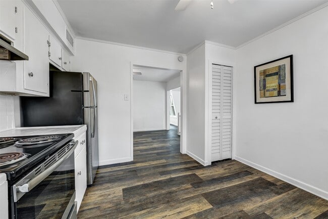 Building Photo - 123 The Strand