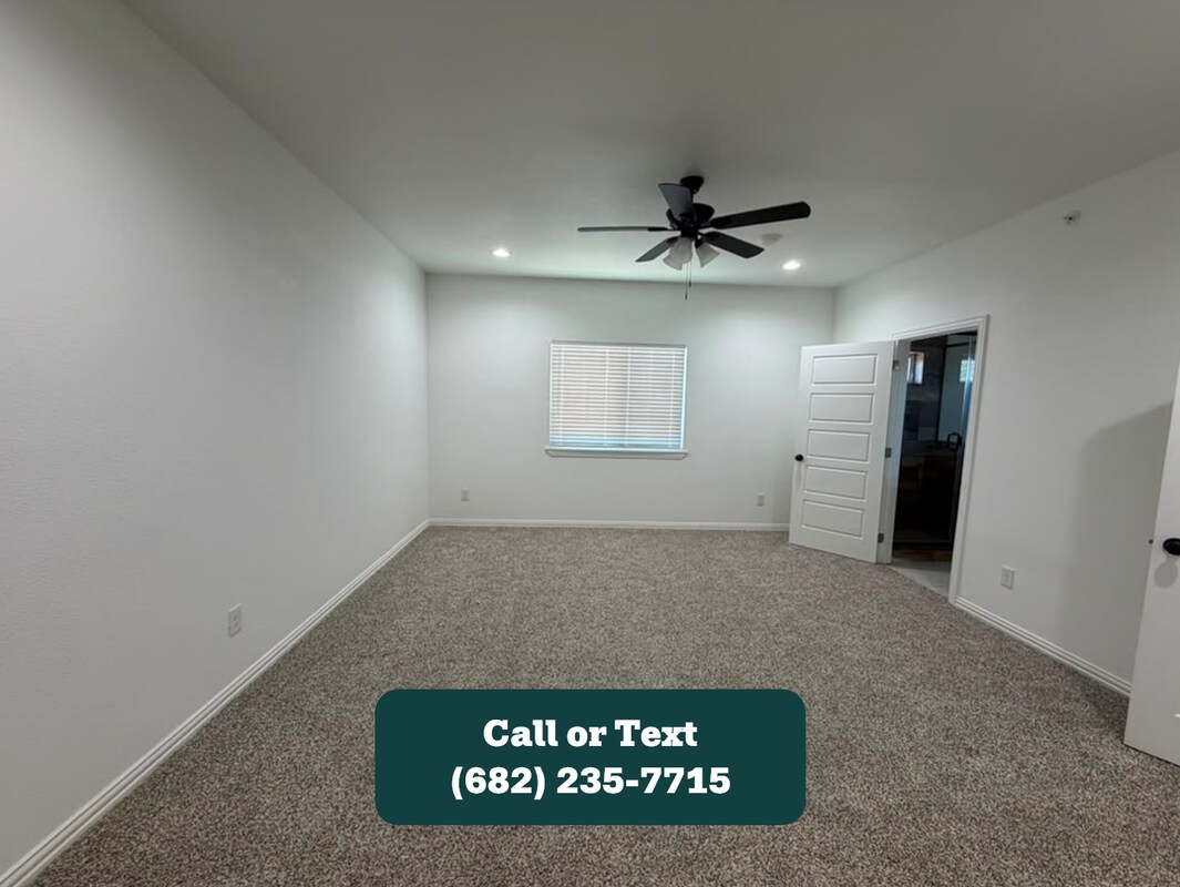 Building Photo - 6800 Oak Crest Dr W