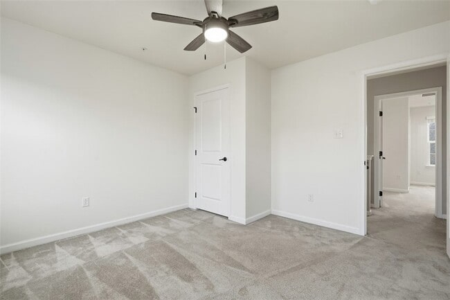 Building Photo - 1204 Pointe View Dr