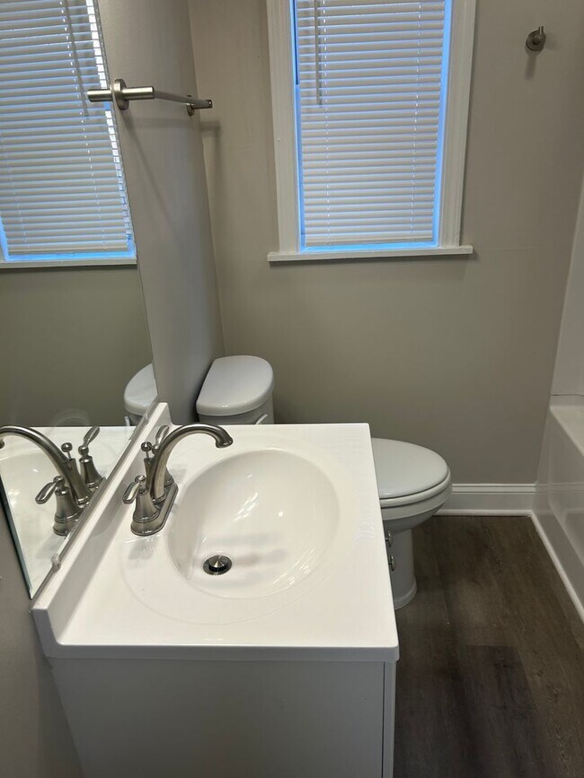 Building Photo - 1656 NE 22nd St