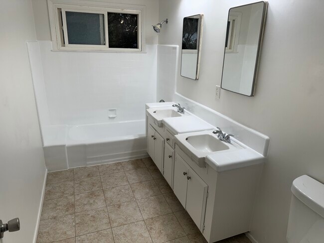 Building Photo - 19859 Gresham St