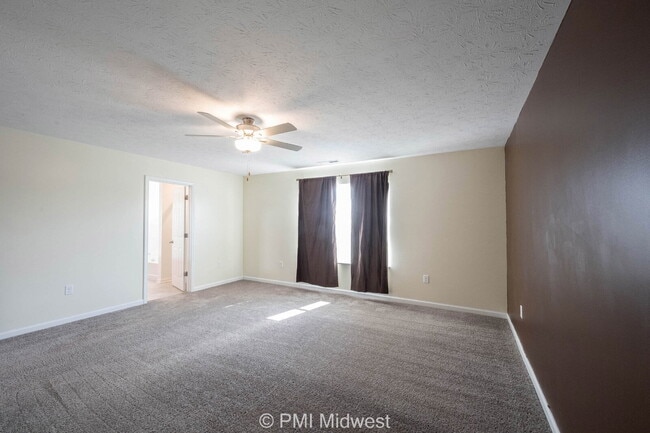 Building Photo - 3975 Fenwick Ln