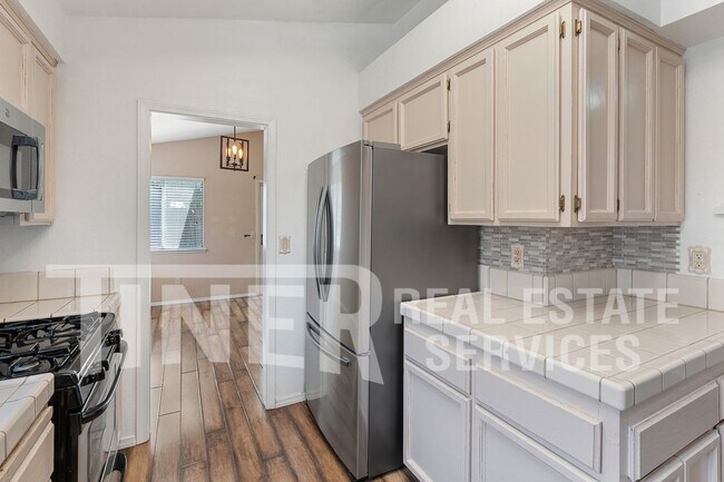 Building Photo - 1218 Chablis Cir