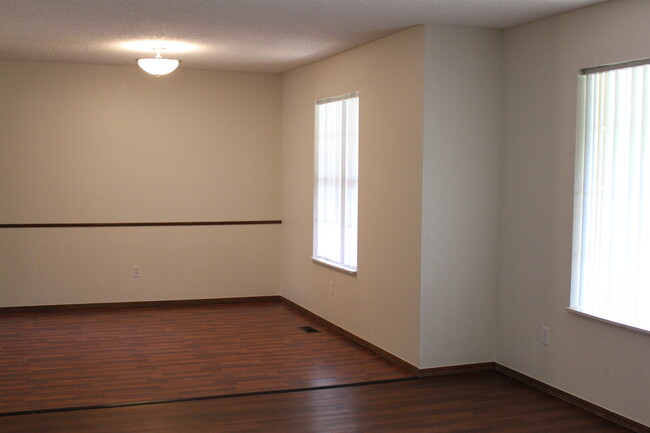 Building Photo - 517 Partridge Ln