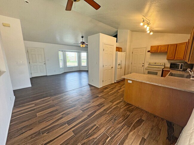 Building Photo - Move-In Special! FREE 50" TV for Qualified Tenants! Short term lease only