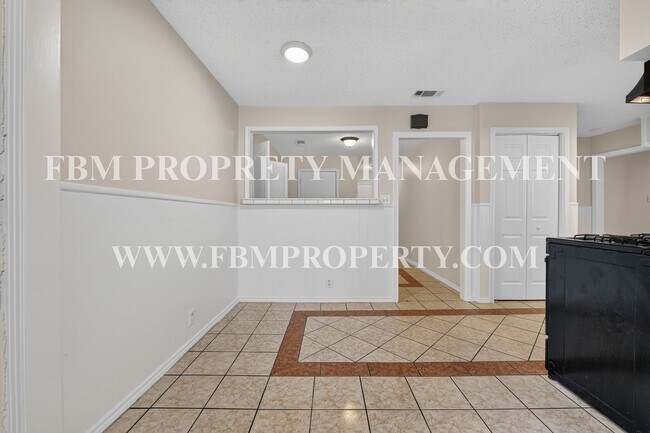 Building Photo - 2358 Norwood Dr