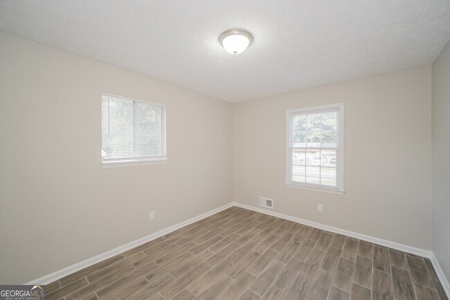 Building Photo - 205 Wellington Dr