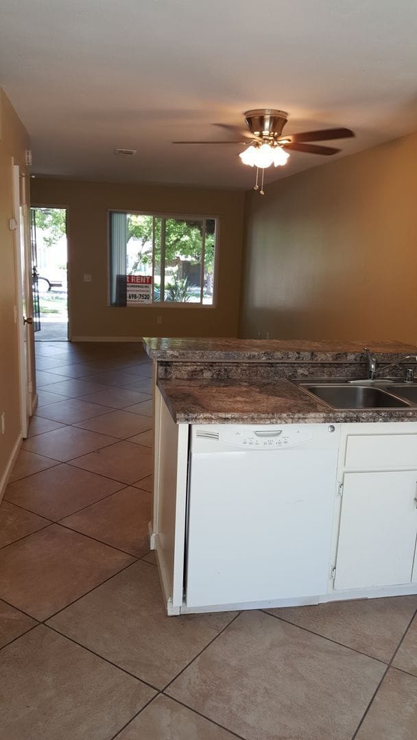 Building Photo - Condo close to Cameron YMCA & Town Square ...