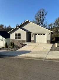 Building Photo - 1750 NE Alameda Ave