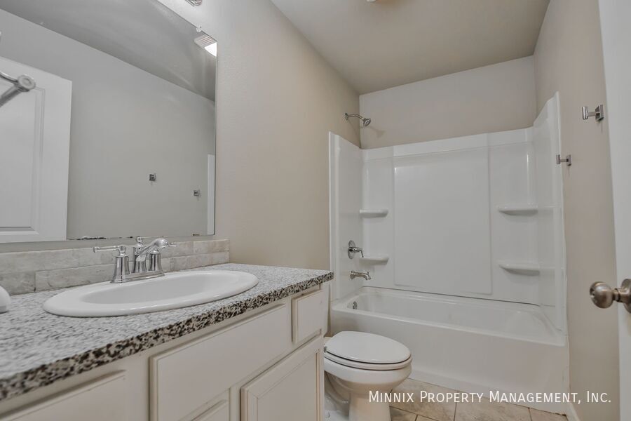 Building Photo - 13407 Ave. R-1(FS)