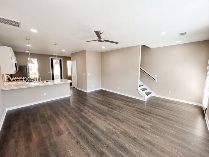 Building Photo - 305 Jeffries Wy