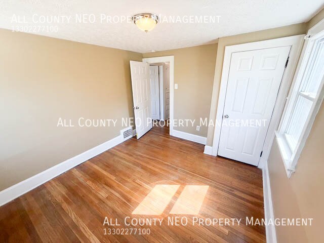 Building Photo - 321 Grace Ave