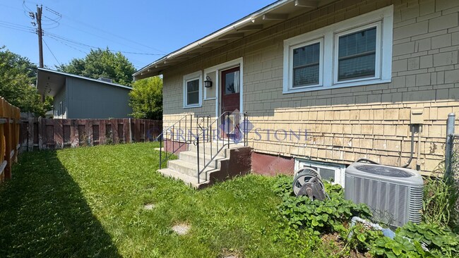 Building Photo - 1624 3rd St S