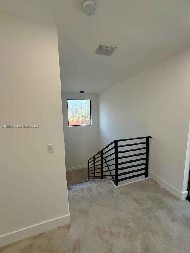 Building Photo - Northwest 99th Terrace, Miami, FL 33147 - 4 BR 3 BA townhouse