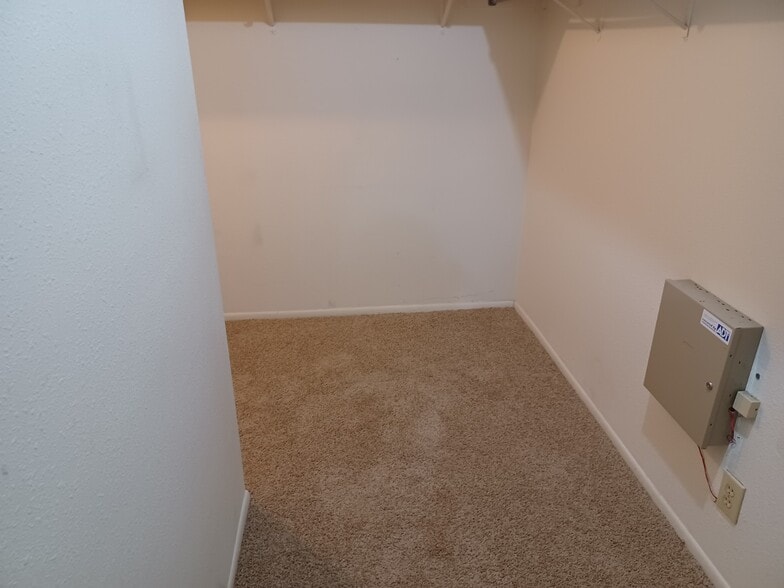 Building Photo - 9315 Rue De Bois