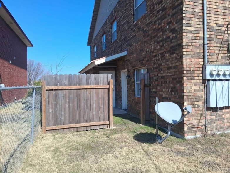 Building Photo - 506 Alpine St