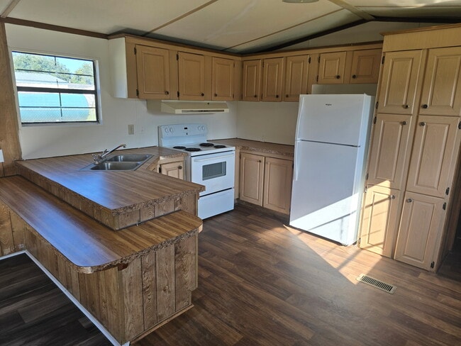 Building Photo - 472 Ruben Wells Rd