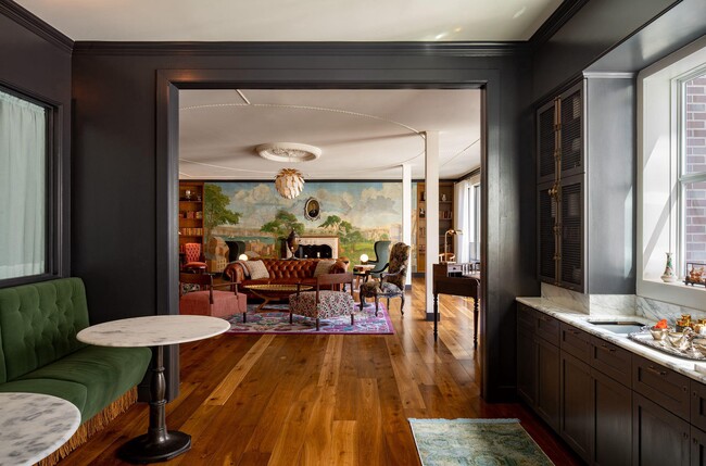 Building Photo - 1339 E St SE