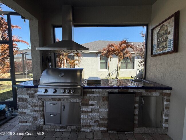 Building Photo - 7782 Paragrass Ave