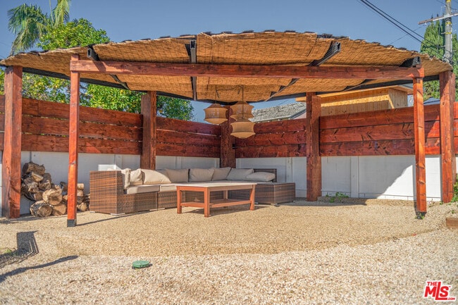 Building Photo - 6101 S Mansfield Ave