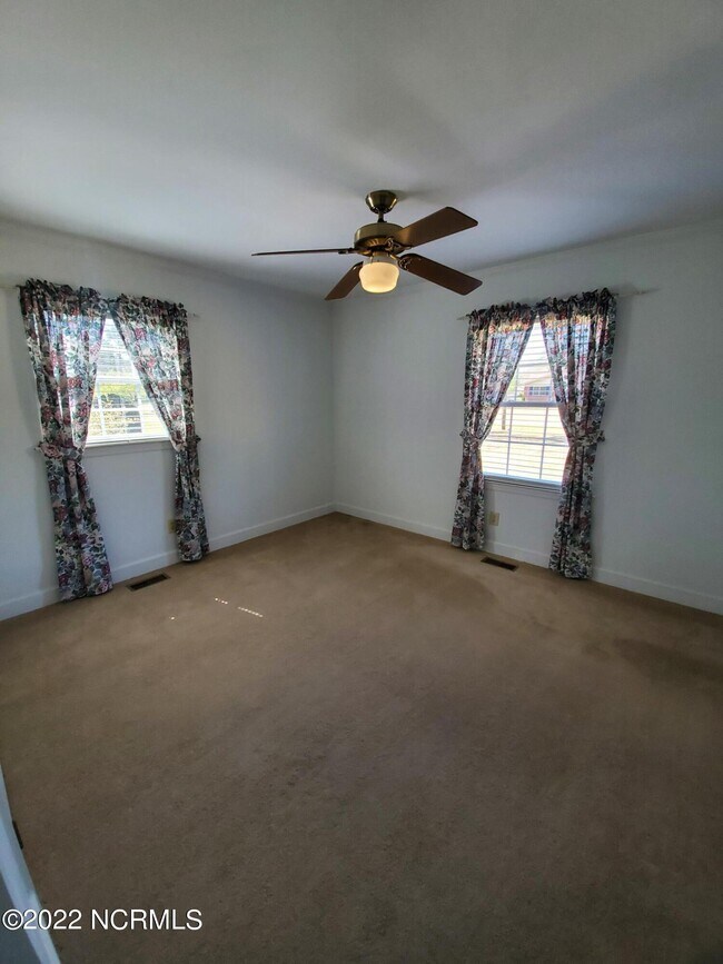 Building Photo - 6325 Niblick Rd