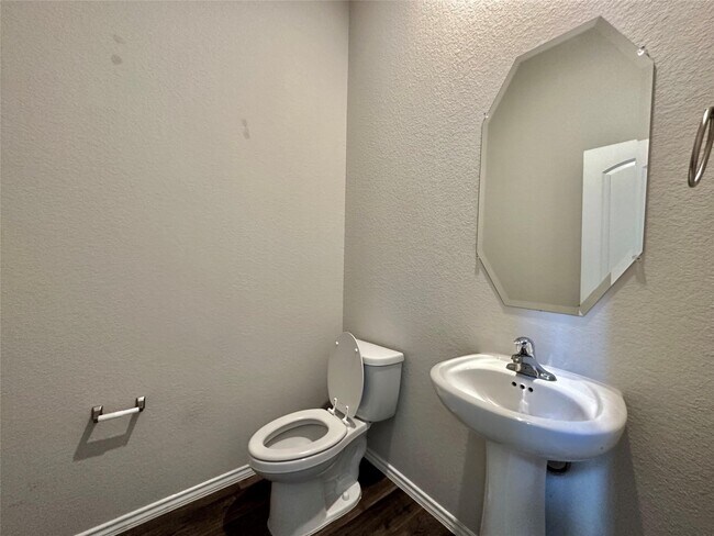 Building Photo - 5410 Pembrokeshire Cir