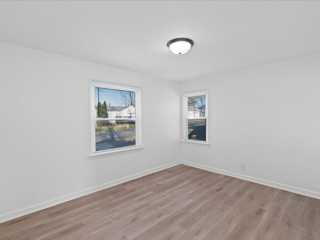 Building Photo - 1324 Odessa Dr