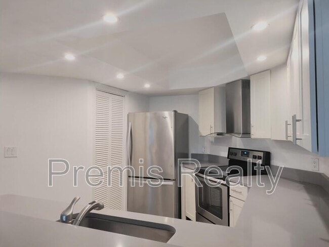 Building Photo - 14820 Rue De Bayonne