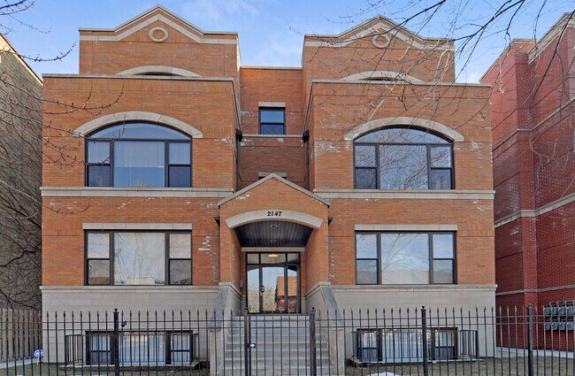 Primary Photo - 2147 W Evergreen Ave