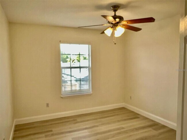 Building Photo - 844 W Charing Cross Cir