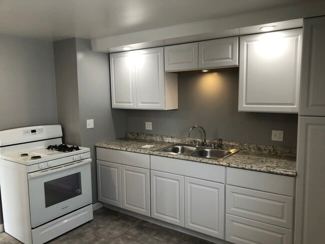 Building Photo - 374 Nassau Ave