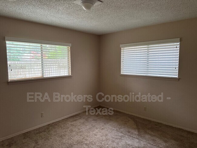 Building Photo - 143 Forrest Trail