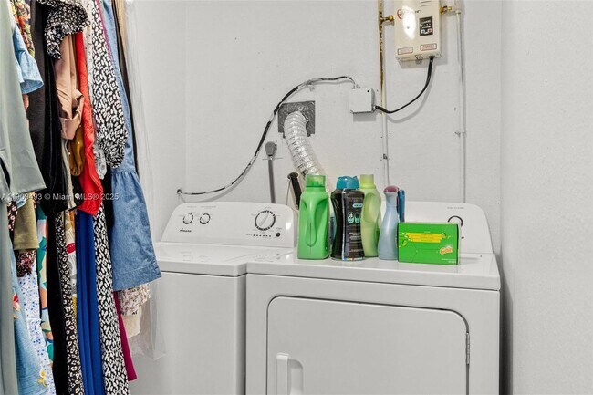 Building Photo - 1211 S Independence Dr