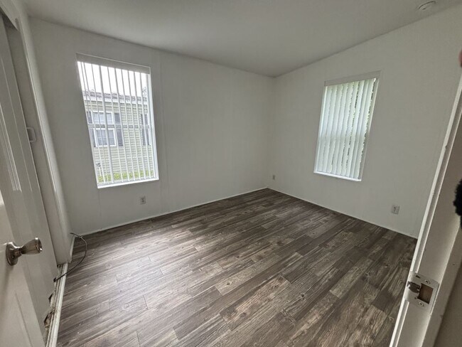 Building Photo - 20 Glen Cove Ct