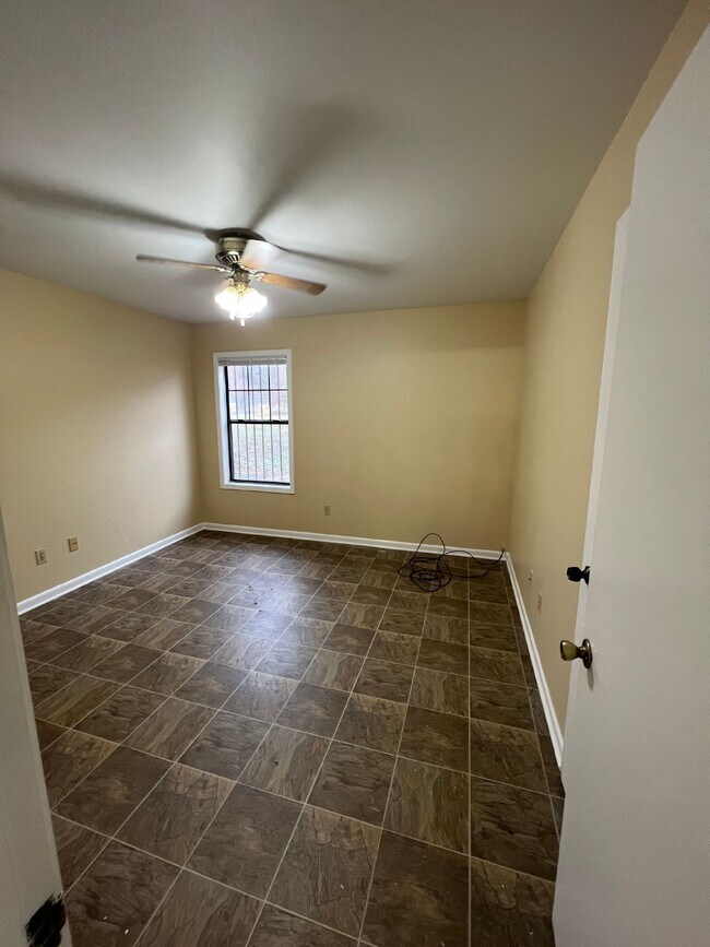 Building Photo - "Charming 2-Bedroom Retreat in Jonesboro – Cozy 750 Sq Ft Home Awaits!"