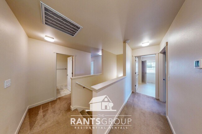 Building Photo - 837R