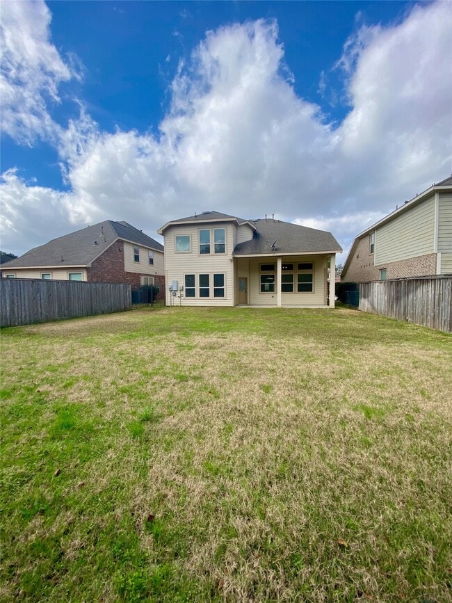 Building Photo - 15 Sagamore Ridge Pl