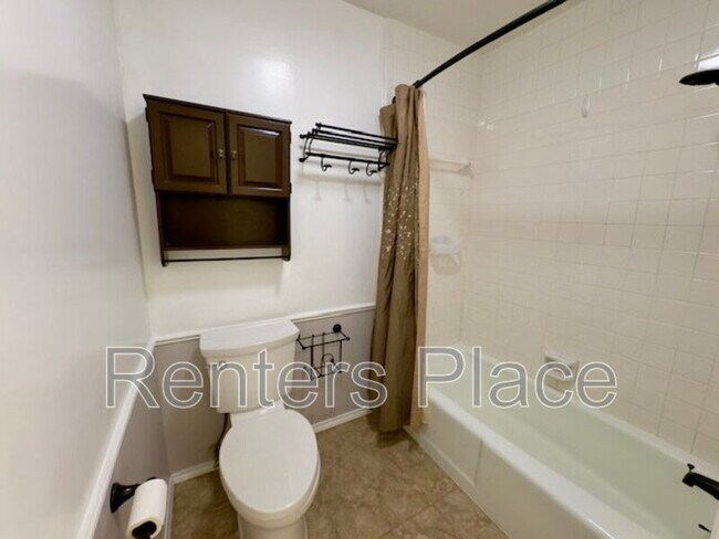 Building Photo - 6310 S 72nd E Pl