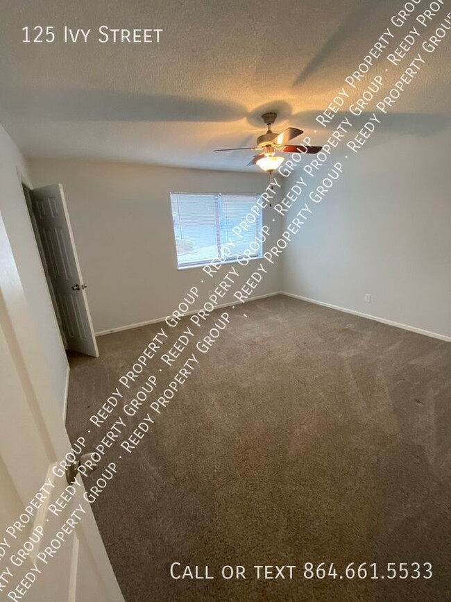 Building Photo - Converse Heights Townhouse - 2 bed / 1.5 bath