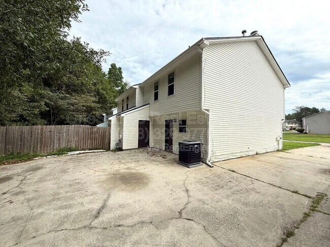 Building Photo - 3628 N Hopkins Ct
