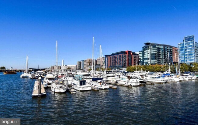 Building Photo - 1435 4th St SW