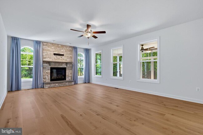 Building Photo - 301 Kingdom Dr