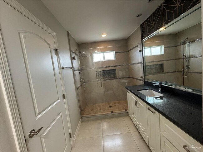 Building Photo - 2316 Corales St